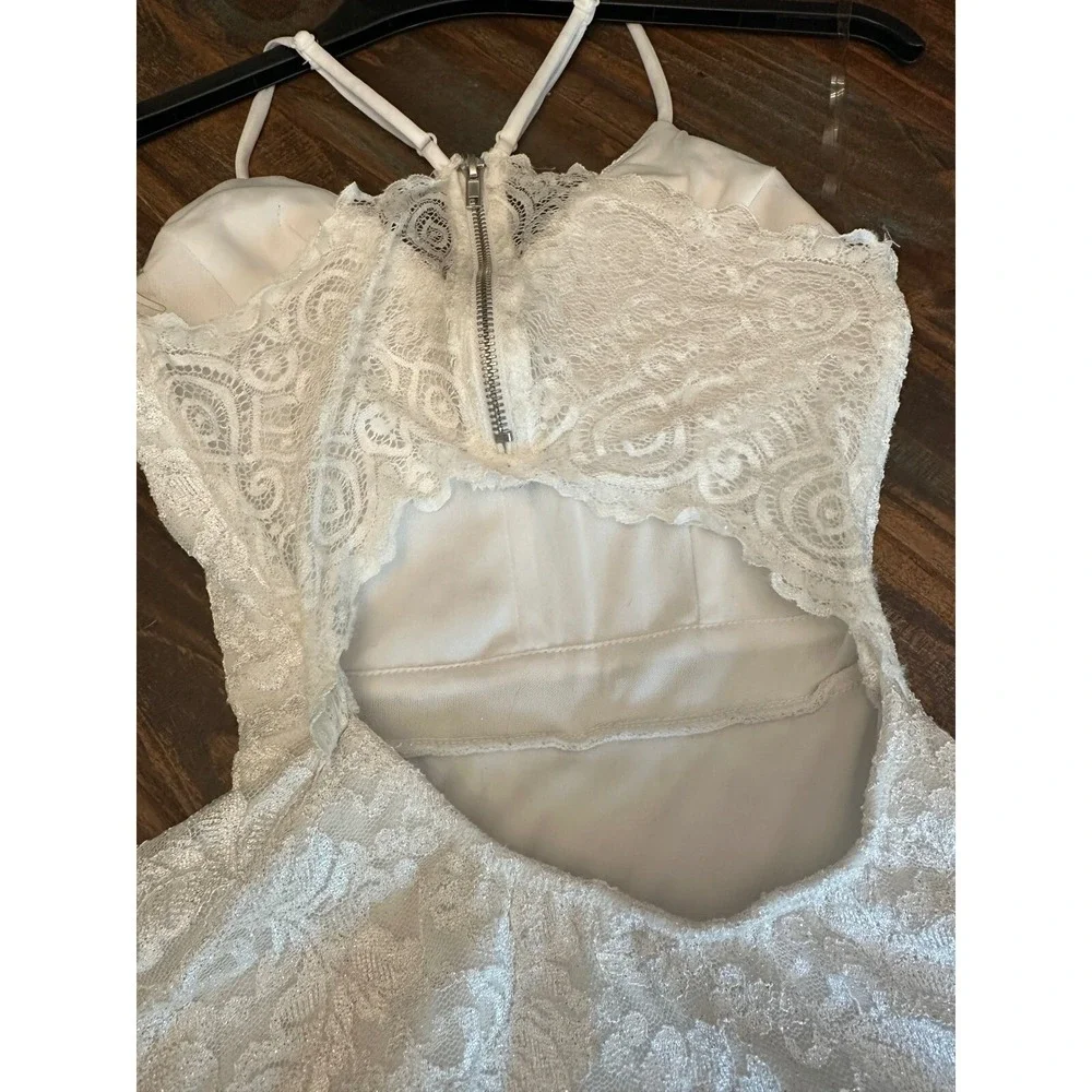 Emerald Sundae White Sparkle Lace Dress V Neck Spaghetti Strap Mini‎ Dress XS